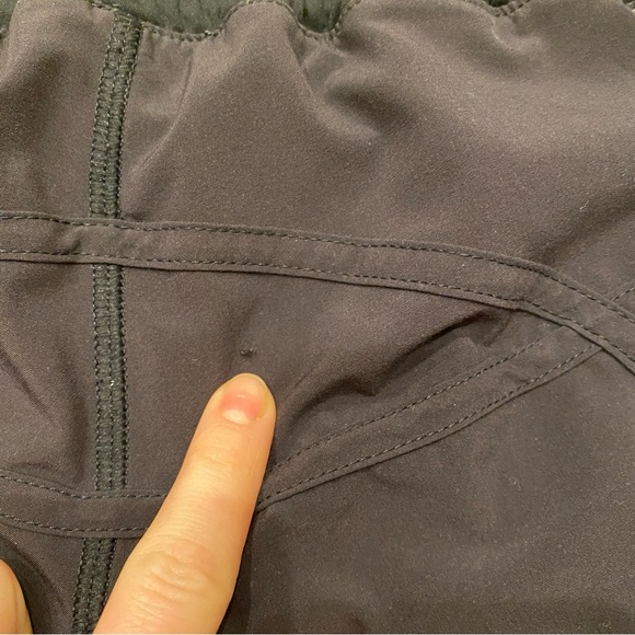 Lululemon | 4 Tracker Short II 2-way stretch. Black - Picture 7 of 8